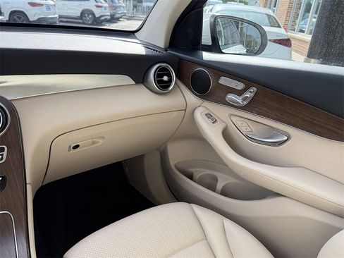 Certified 2022 Mercedes-Benz GLC 300 4MATIC image 17