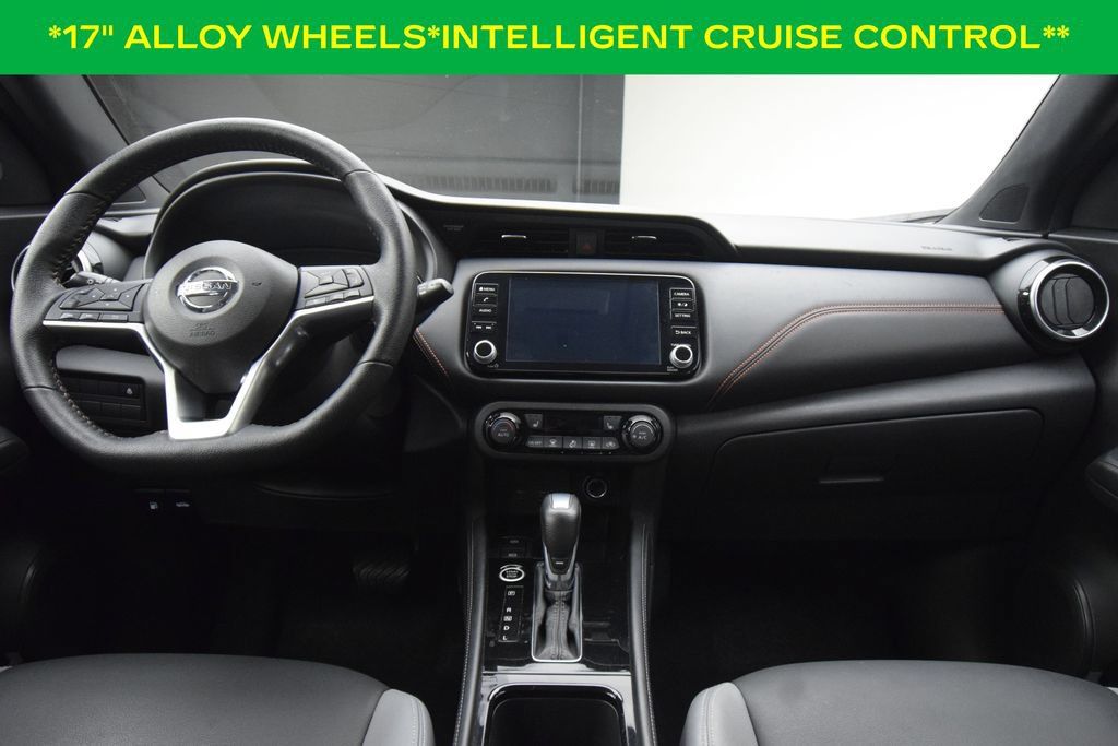 Used 2021 Nissan Kicks SR w/ SR Premium Package FWD image 3
