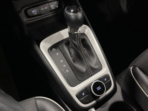 Used 2023 Hyundai Venue Limited w/ Cargo Package image 24