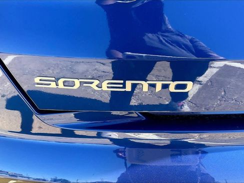Certified 2023 Kia Sorento S image 7