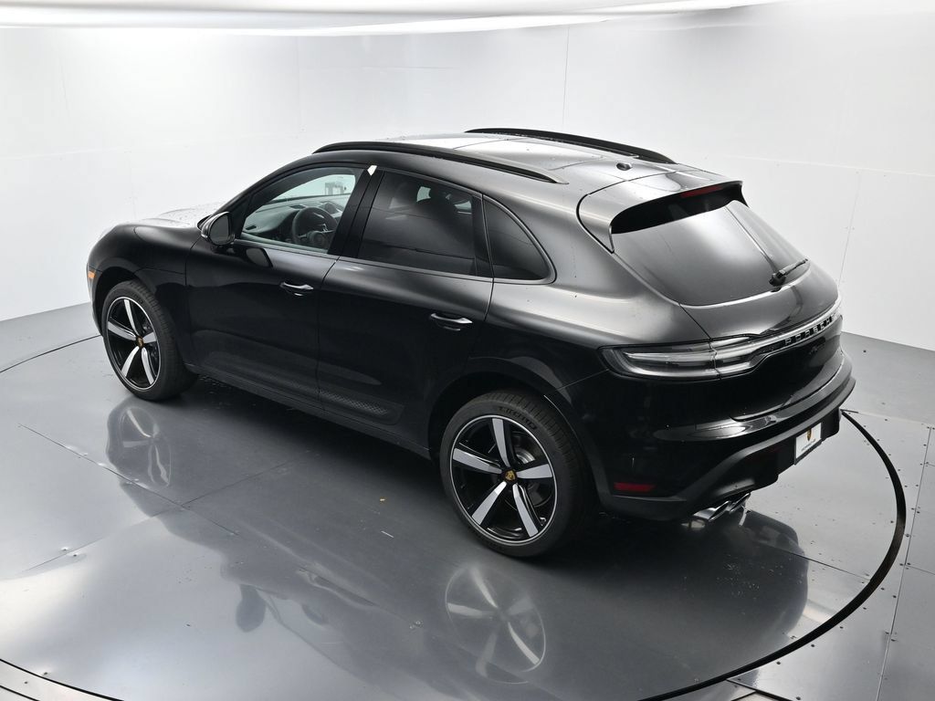 Certified 2026 Porsche Macan AWD/4WD image 33