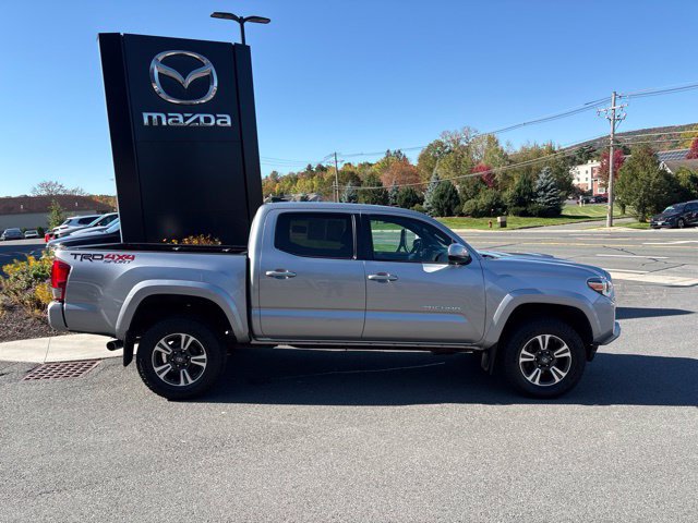 Used 2017 Toyota Tacoma TRD Sport w/ Tow Package (A/T) AWD/4WD image 9