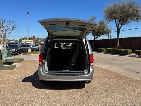 Used 2016 Dodge Grand Caravan SXT w/ Rear Park Assist Package image 13