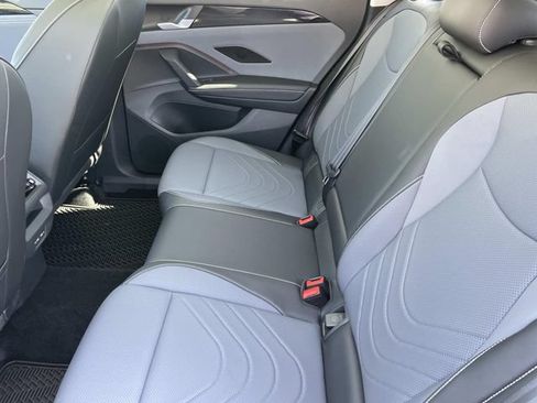 Used 2026 Volkswagen Tiguan SE w/ Panoramic Sunroof Package FWD image 25