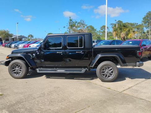Certified 2024 Jeep Gladiator Sport image 9