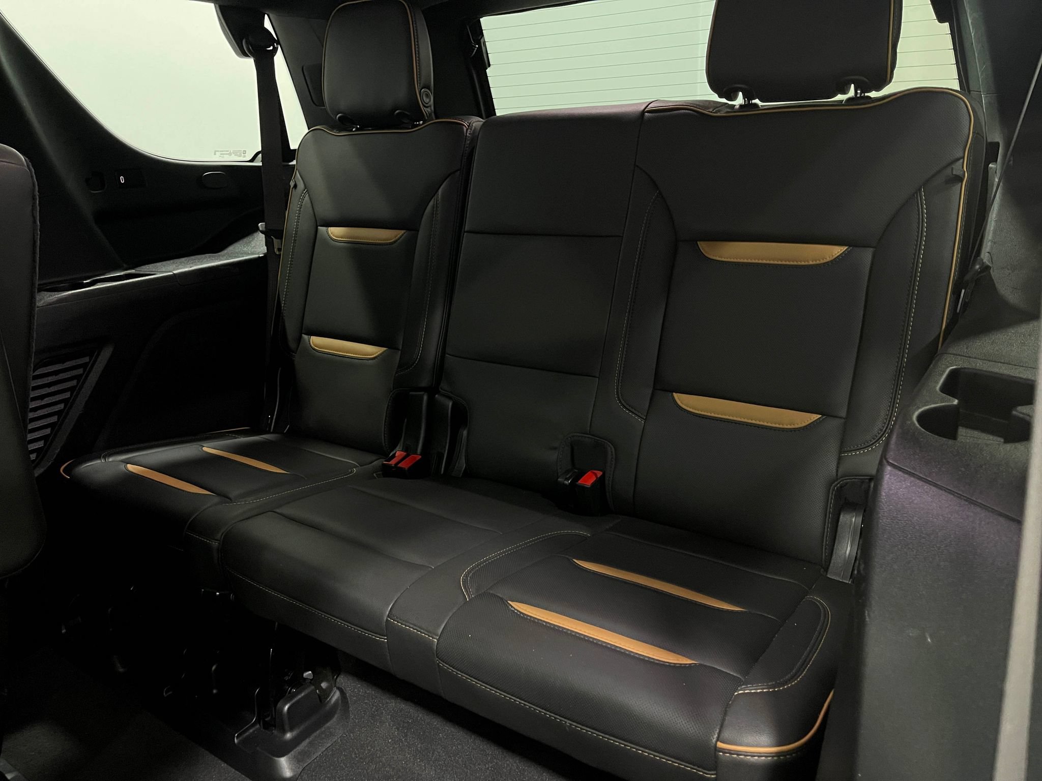 Used 2021 GMC Yukon AT4 w/ Technology Package AWD/4WD image 30