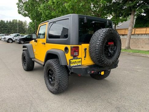 Used 2015 Jeep Wrangler Rubicon w/ Power Convenience Group AWD/4WD image 3