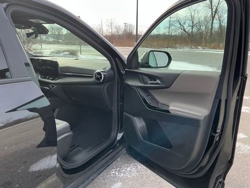 Used 2025 Chevrolet Equinox LT w/ Convenience Package II image 21