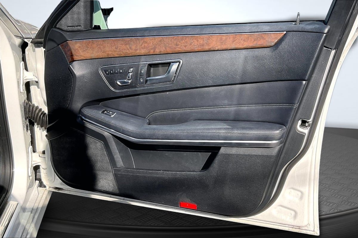 Used 2014 Mercedes-Benz E 350 Sedan image 24