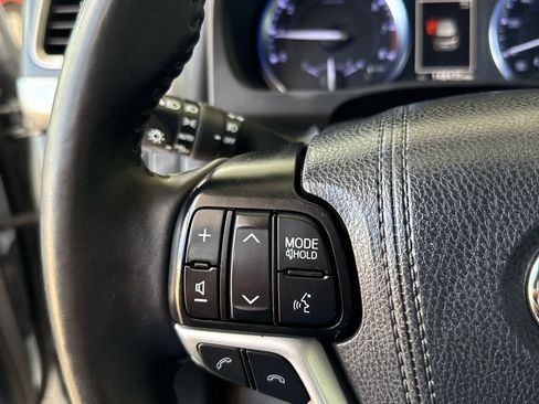 Used 2019 Toyota Highlander XLE image 16