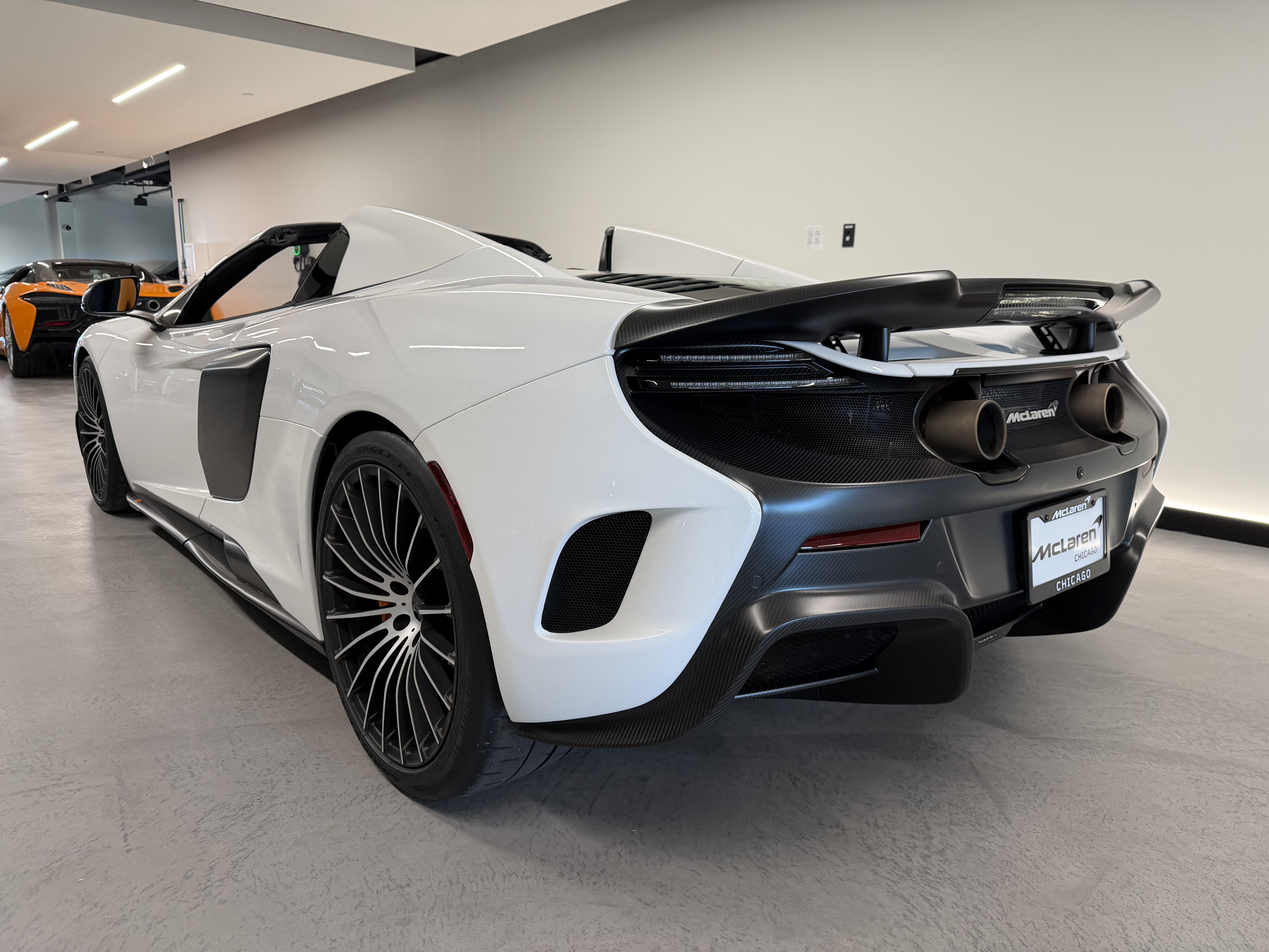 Used 2016 McLaren 675LT Spider RWD image 1