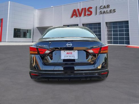 Used 2025 Nissan Altima 2.5 SV FWD image 7