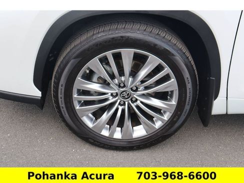 Used 2025 Toyota Highlander Platinum AWD/4WD image 36