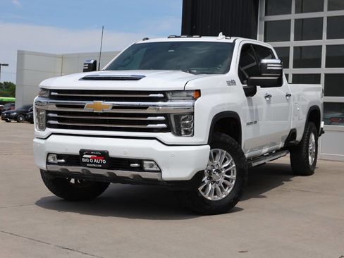 Used 2020 Chevrolet Silverado 3500 High Country w/ Technology Package AWD/4WD image 3