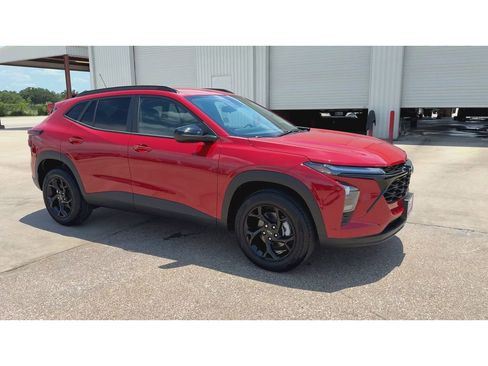 New 2026 Chevrolet Trax LT w/ Driver Confidence Package FWD image 2