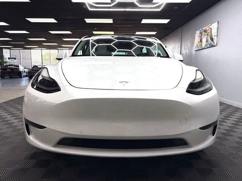 Used 2022 Tesla Model Y Long Range AWD/4WD image 4