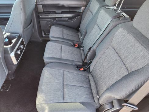 Used 2022 Ford Expedition XLT image 11