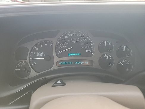 Used 2004 GMC Yukon Denali image 6