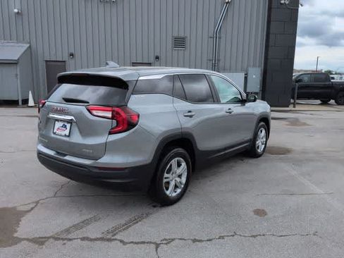 Used 2024 GMC Terrain SLE AWD/4WD image 8