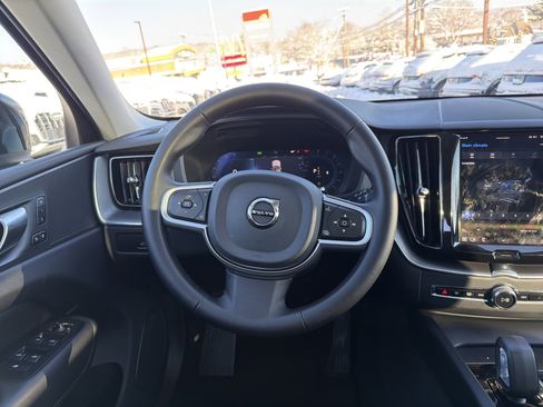 Certified 2025 Volvo XC60 B5 Core image 7