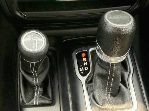 Used 2020 Jeep Gladiator Overland AWD/4WD image 30