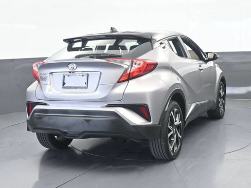 Used 2019 Toyota C-HR XLE FWD image 5