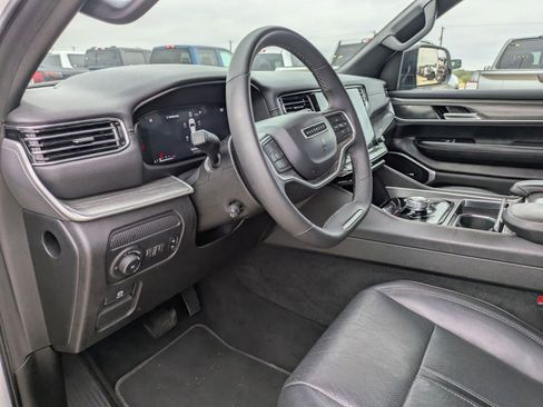 Used 2024 Jeep Wagoneer Series II w/ Flexible Seating Group image 9