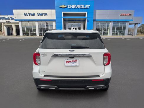 Used 2023 Ford Explorer XLT w/ Equipment Group 202A image 9
