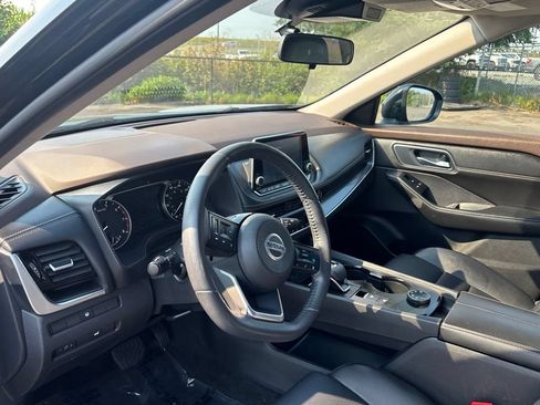 Used 2021 Nissan Rogue SV w/ Premium Package AWD/4WD image 8