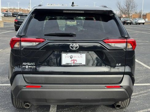 Used 2019 Toyota RAV4 LE image 7