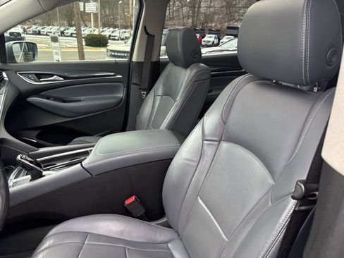 Used 2018 Buick Enclave Essence image 13