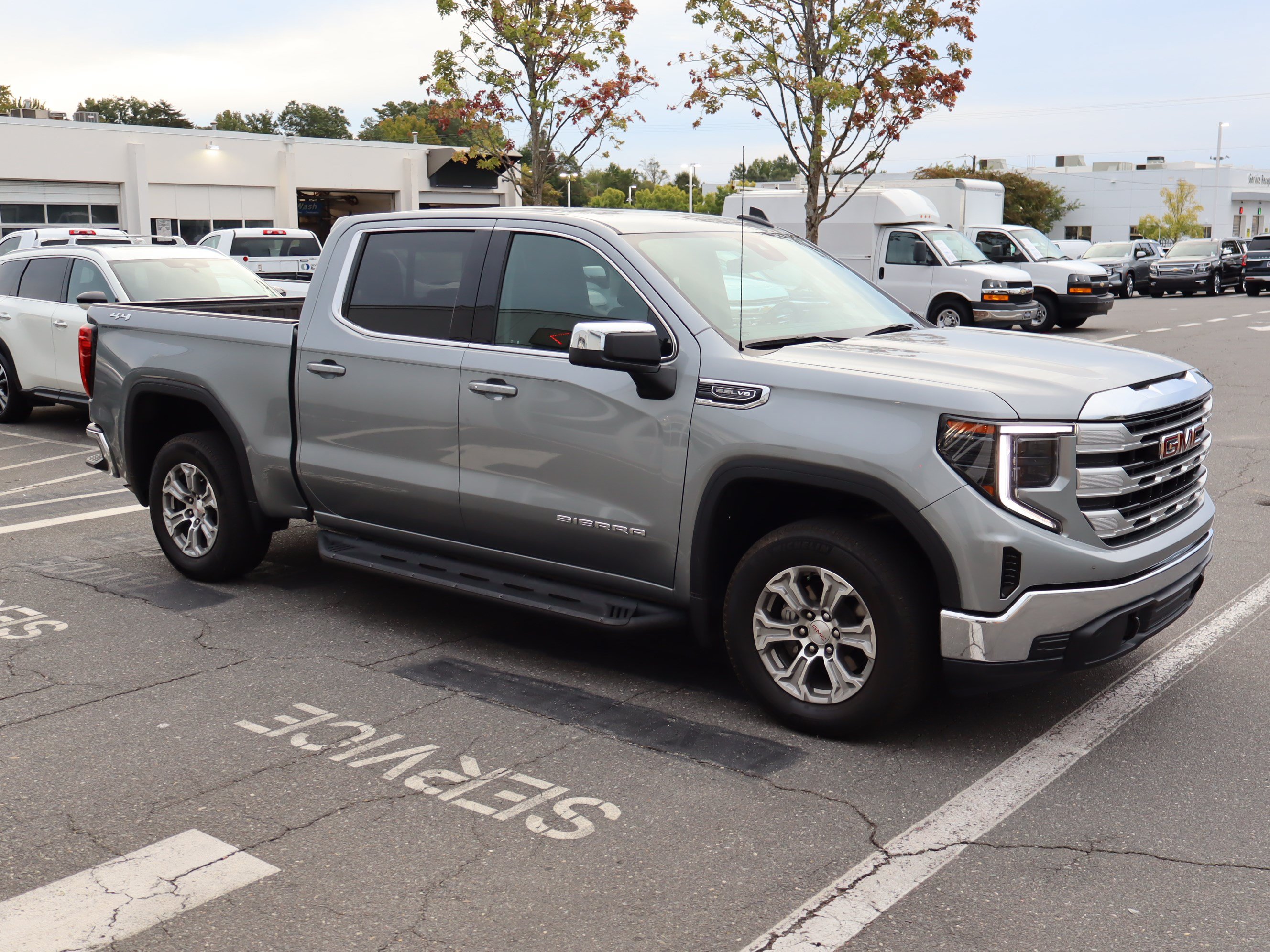 Used 2025 GMC Sierra 1500 SLE w/ Preferred Package AWD/4WD image 2