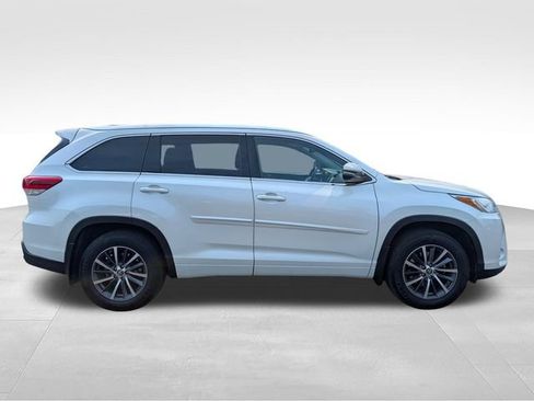 Used 2018 Toyota Highlander XLE AWD/4WD image 6