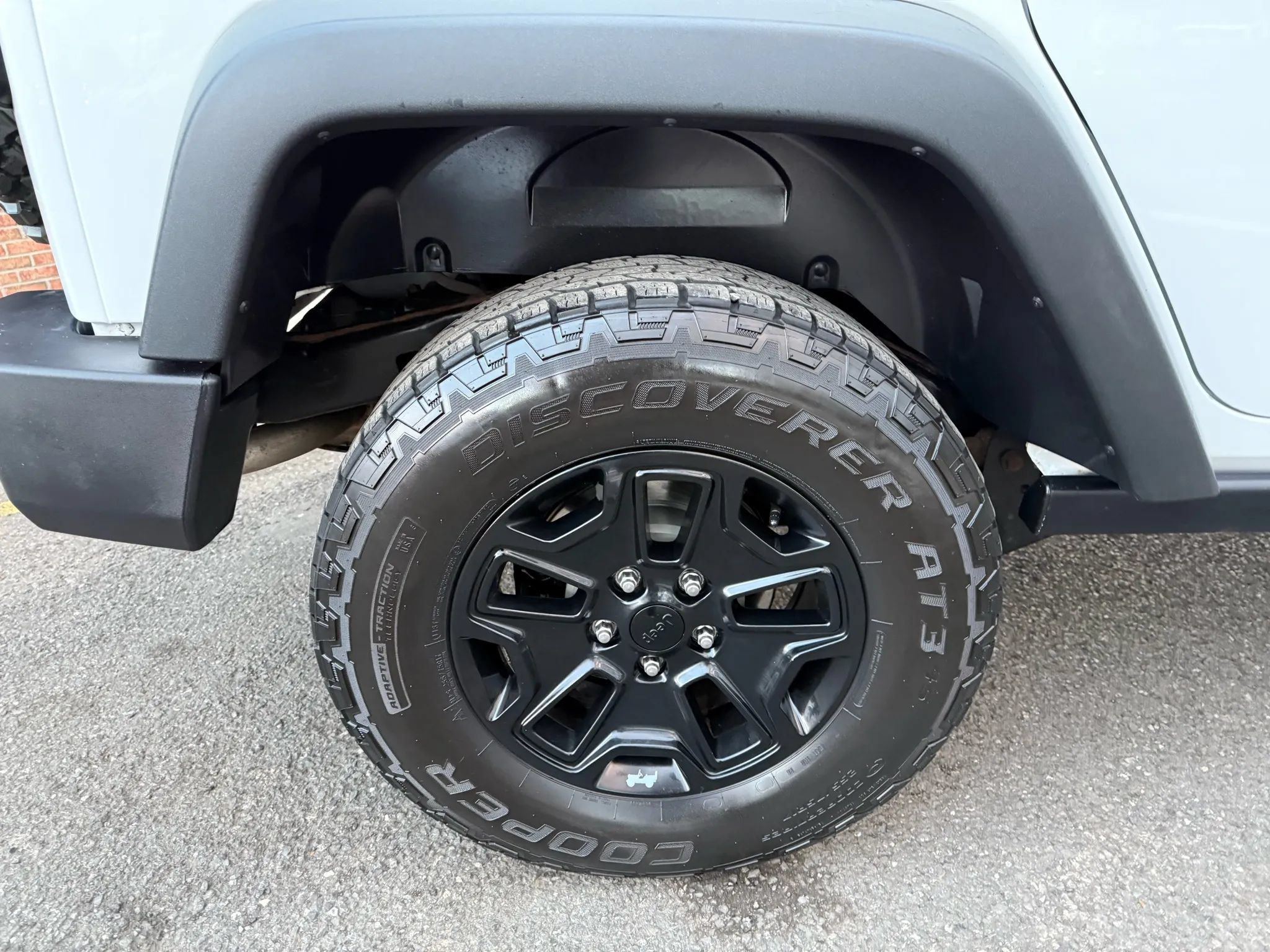 Used 2017 Jeep Wrangler Unlimited Sport AWD/4WD image 37