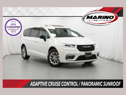 Certified 2025 Chrysler Pacifica Select AWD/4WD image 1