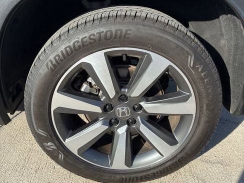 Used 2025 Honda Pilot Touring image 11