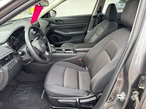 Used 2025 Nissan Altima 2.5 S FWD image 9