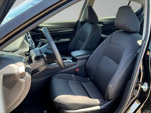 Used 2025 Nissan Altima 2.5 SV FWD image 22