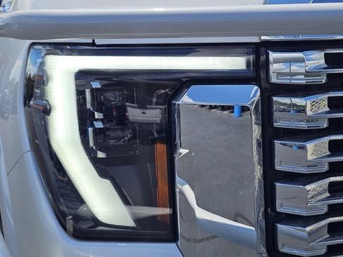 Used 2025 GMC Sierra 3500 Denali AWD/4WD image 4
