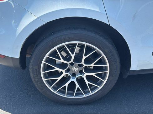 Used 2018 Porsche Macan AWD/4WD image 6