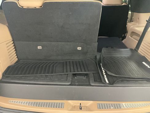 Used 2020 Cadillac Escalade Platinum image 23