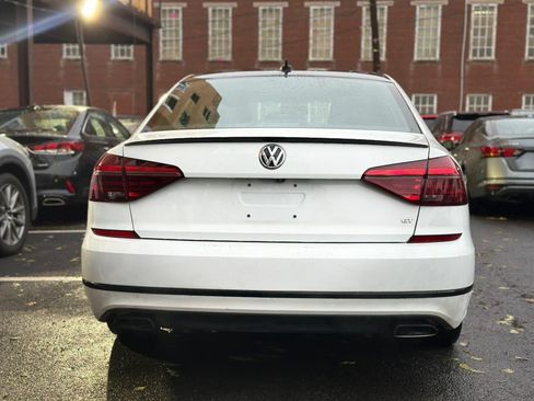 Used 2018 Volkswagen Passat 3.6 FWD image 5