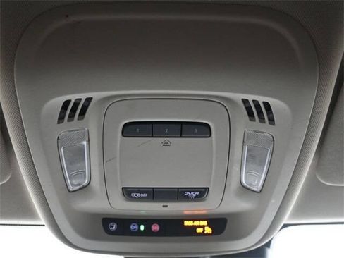 Used 2021 Buick Envision Essence w/ Technology Package I image 18