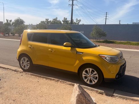 Used 2016 Kia Soul + FWD image 5