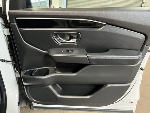 Used 2025 Honda Pilot Touring image 10