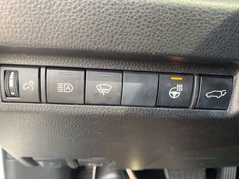 Used 2019 Toyota RAV4 XLE Premium w/ Cold Weather Package AWD/4WD image 15