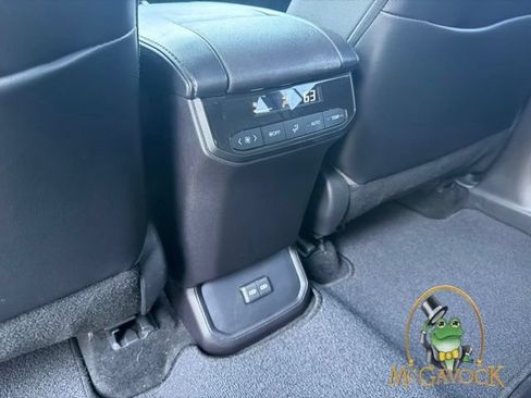 Used 2023 Toyota Highlander XSE FWD image 24