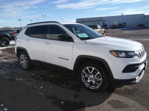 Used 2022 Jeep Compass Latitude image 4