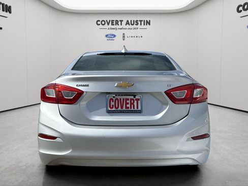 Used 2016 Chevrolet Cruze LT image 2