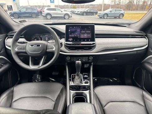 Used 2024 Jeep Compass Latitude image 15